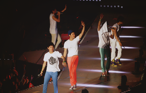 مكتبة لصور TVXQ العامة...هل لديك اي صورة لـ TVXQ؟؟ تفضل وضعها هنااااا ^^ - صفحة 4 Tumblr_lil4gsNkli1qcrxj1o1_500