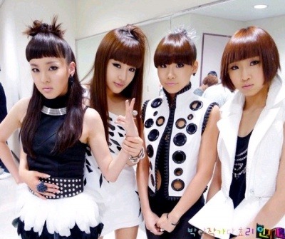 2NE1 فرقه كوريه  Tumblr_lpbsyzJWNS1qixl86o1_400