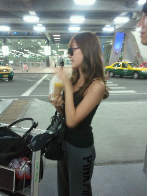  [PIC][7-8-2011] HÌNH ẢNH MỚI NHẤT CỦA JESSICA XUẤT HIỆN TẠI BANGKOK!! Tumblr_lpke3txwtH1qd4n8jo1_500