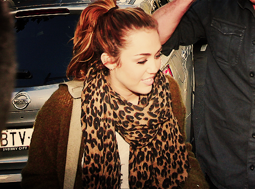 Miley Cyrus - Page 33 Tumblr_lpvhw45IIW1qe8s2xo1_500