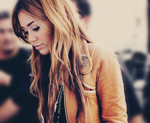 Miley Cyrus - Page 33 Tumblr_lpvi2gyByg1qmmobwo1_500