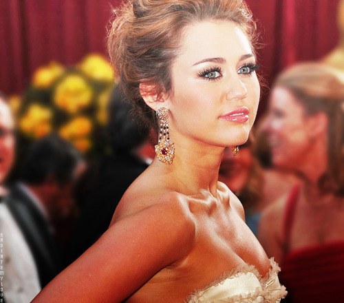 Miley Cyrus - Page 31 Tumblr_lpvk605TD91qawofco1_500