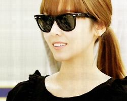 [PIC][27-1-2012] Sica mang kính Tumblr_lpwsno3T3i1qj2pieo5_250