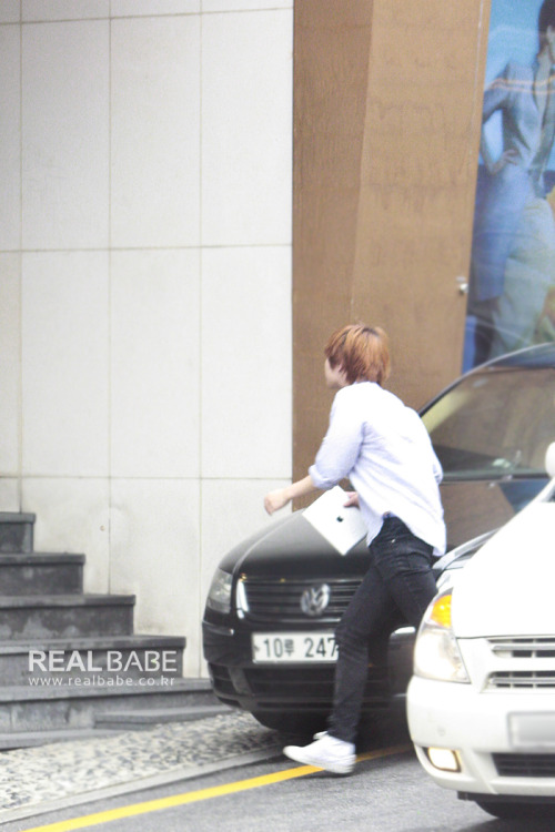 110815 SHINee en el salon (de belleza xD) antes de ir al aeropuerto Tumblr_lq0astGAcY1qeapkdo1_500