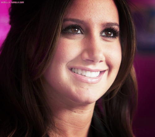 Ashley Tisdale - Page 14 Tumblr_lqjafw9qkg1qho19jo1_500