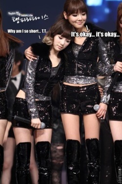 [PIC][01-09-2011] Taeyeon than thở với Sooyoung Tumblr_lqn8ojNoTD1r1u9lto1_250