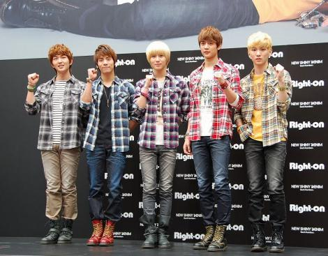 110831 SHINee @ Right-On campaign billboard Tumblr_lqsas7u8RQ1qimekio1_500