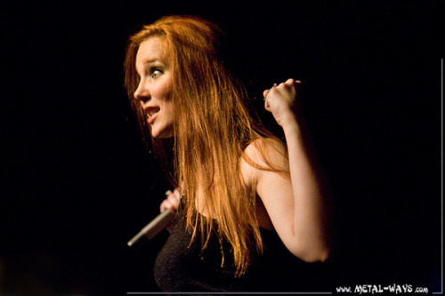 Fotos de Simone Simons - Página 23 Tumblr_lr7sr1cLFx1qi9b33o1_500