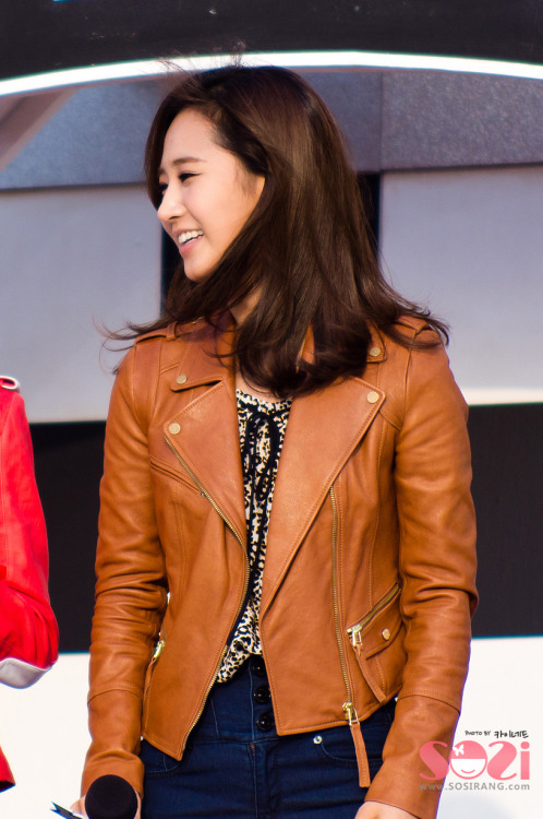 [PICS] Yuri @ Music Core 2011 Tumblr_lt77mwcluz1qbnw0xo1_500