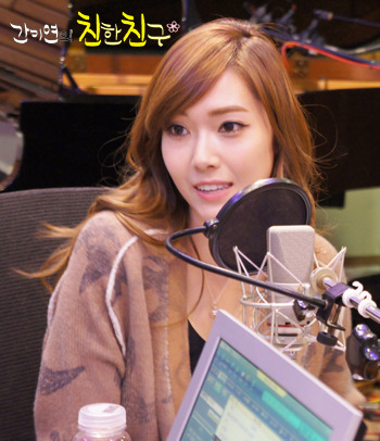 [VID/PICS] SNSD @ ChinChin Radio Tumblr_ltrn12bdg11qjnoe5o2_400