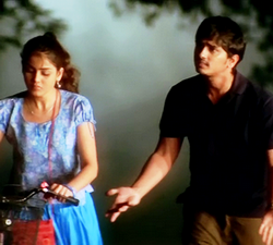 Bommarillu (2006) Tumblr_lv1bytiQeJ1r00jw4o5_250