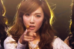 [GIFS][24-11-2011] Jessica: GG Tumblr_lv4cg0pJcI1r4bx1ro3_250