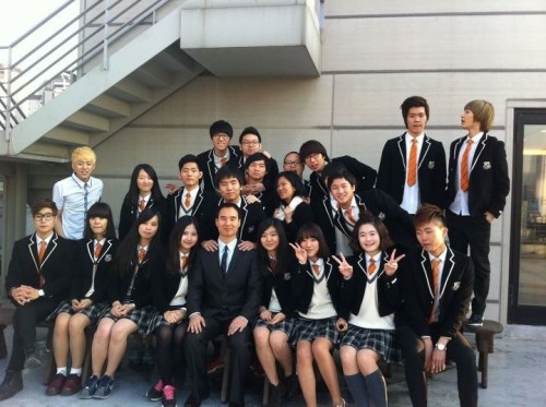 [PIC`S][25.11.11] Jeongmin en la escuela Tumblr_lv7z9bbOX91r1a1xro1_500