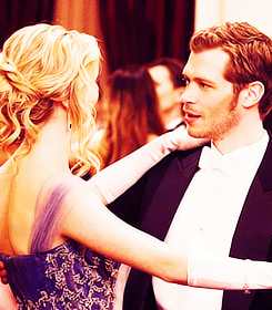 Klaus & Caroline  - Page 2 Tumblr_lxpo0qLNa51r212jko1_250