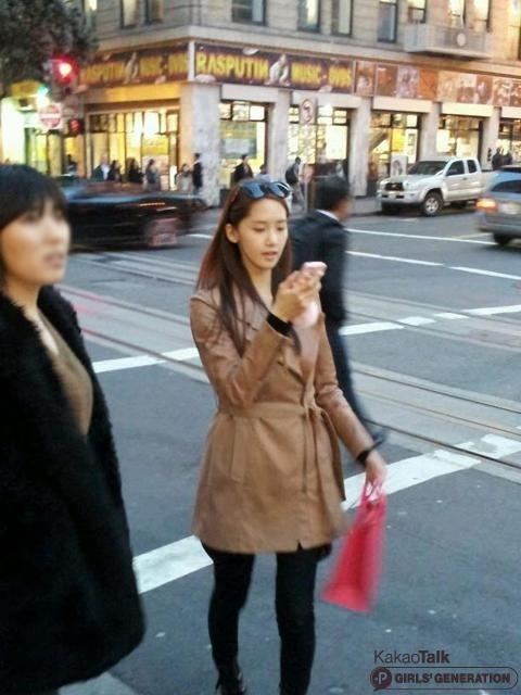 [PIC][08-02-2012]Hình ảnh YoonA dạo phố tại San Fransisco Tumblr_lz2n6zHjGn1qgenkyo1_500