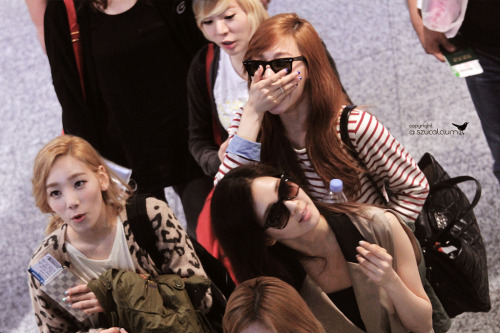 [PIC+VID+GIF][22/3/2012]∴♥∴ TaeNy ∴♥∴ Chai Quê and Gái Tây ∴♥∴ TAENY IN MY HEART ∴♥∴ Tumblr_m1dyn8BYAp1qfij3bo3_500