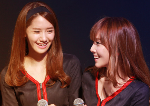 [PIC+GIF][23-1-2011] »-{♥}-»ღ°•(¯`·._.· YoonSic Fam ·._.·´¯)•ღ°»-{♥}-» °l||l° Sexy and Sweet °l||l° - Page 15 Tumblr_m1i04vyuzm1r46exvo1_500