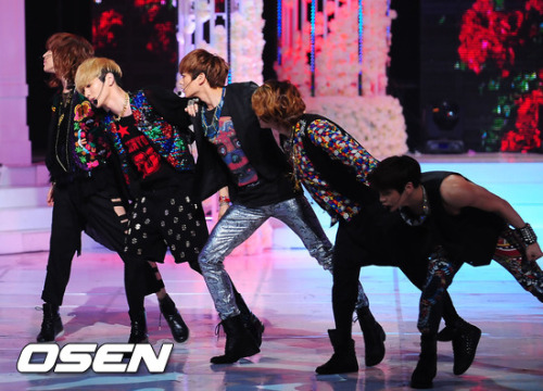 SHINee @ 1st win at M!Countdown Stage  Tumblr_m1nkv1OlPF1r36tcgo1_500