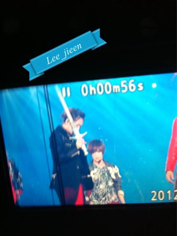 120425 Onew @ 'SHINee World 2012' Japan Arena Tour in Fukuoka Tumblr_m31k7tYdAj1r8fs1io1_1280