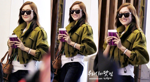 [PIC][25-04-2012]Jessica lên đường đến Đài Loan để tham dự lễ khai trương cửa hàng Burberry - Page 9 Tumblr_m3cbt6UjGg1qjnoe5o1_500