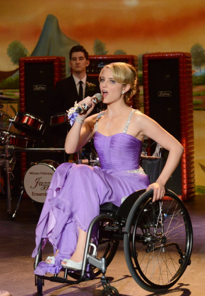 [Glee] Saison 3 - Episode 19 - Prom-A-Saurus Tumblr_m3cxs7eicI1r6nrbwo2_400