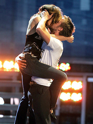 Ryan♥Rachel #1: Parce qu'ils ont gagnés le meilleur baiser au 2005 MTV Movie Awards Yrr6Nsg7Semkh5rge44NPokQo1_400