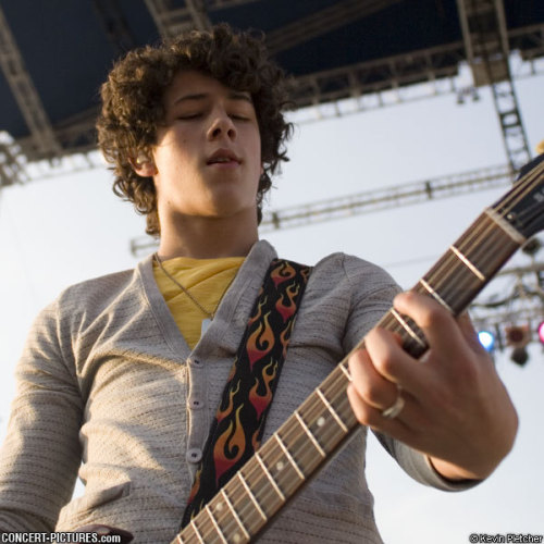 nicholas jerry jonas <3 - صفحة 2 Tumblr_ku1fdc5TG11qa5s1co1_500