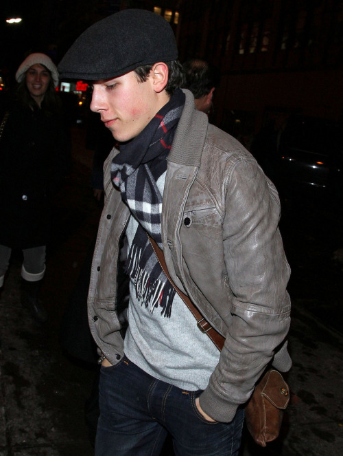 nicholas jerry jonas <3 - صفحة 3 Tumblr_kv1ksmkcC11qa4541o1_500