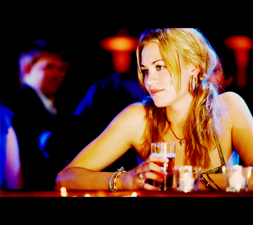 (F) YVONNE STRAHOVSKI Ҩ Il n'y a pas de honte à préférer le bonheur. Tumblr_l4hsrawz7F1qcvtvjo1_500