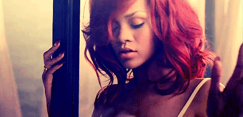 Rihanna >> Gifs - Página 3 Tumblr_lky7ciZoXn1qfs09wo1_500