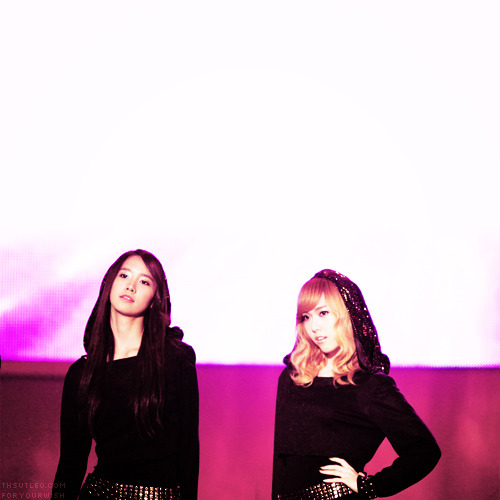 [PIC+GIF][23-1-2011] »-{♥}-»ღ°•(¯`·._.· YoonSic Fam ·._.·´¯)•ღ°»-{♥}-» °l||l° Sexy and Sweet °l||l° - Page 13 Tumblr_llz8lyKXQf1qf1542o1_500