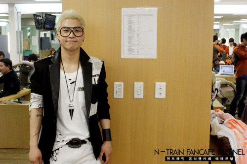 [PIC][CAFE] Backstage at Inkigayo Tumblr_lmitoy4HI01qi823so1_500