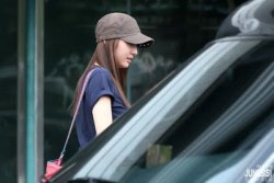 [PIC][25/7/2011]Một số hình ảnh Krystal đến xem concert của SNSD Tumblr_lovbywKOfy1qgtt72o3_250