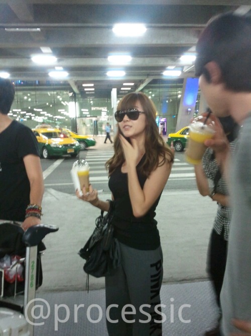  [PIC][7-8-2011] HÌNH ẢNH MỚI NHẤT CỦA JESSICA XUẤT HIỆN TẠI BANGKOK!! Tumblr_lpkek3guNr1qai9f3o1_500