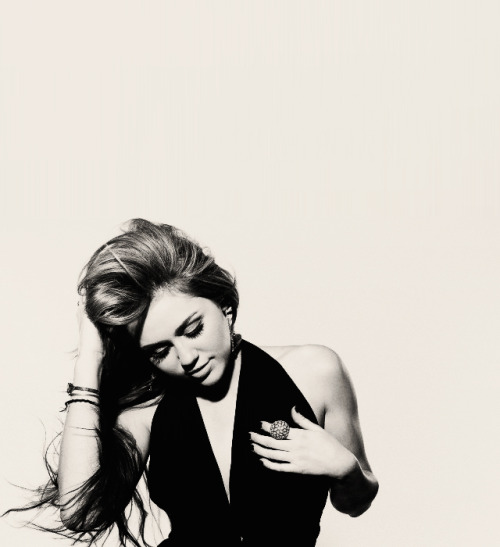 Miley Cyrus - Page 33 Tumblr_lptlqyDa1b1qzms7so1_500