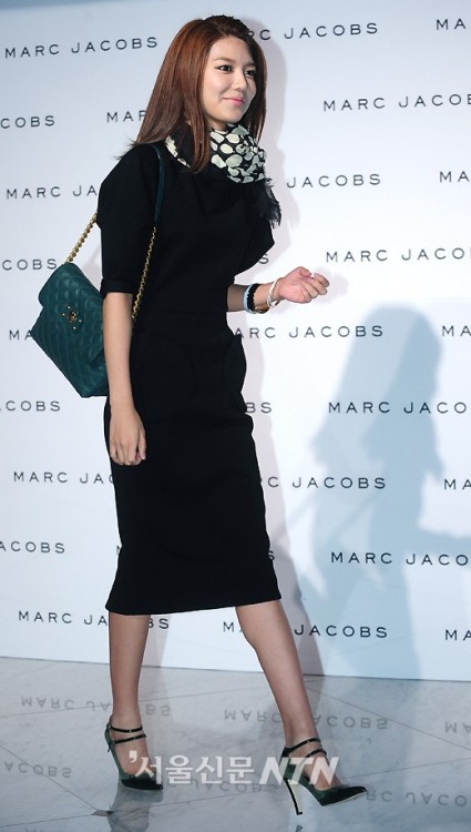 Sooyoung, Yoona @ MARC JACOBS 2011 COLLECTION Tumblr_lqfkram2cN1qbbit0o1_500