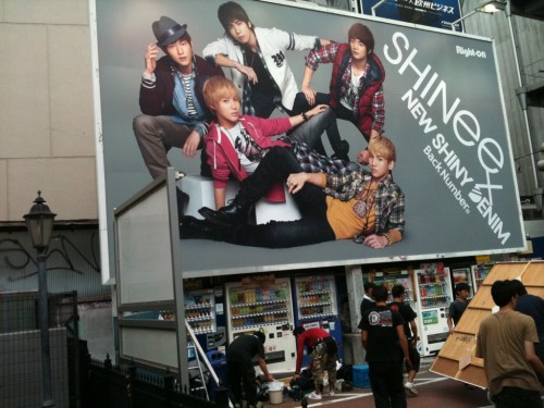 110831 SHINee @ Right-On campaign billboard Tumblr_lqs8u8joth1qk8siro1_500