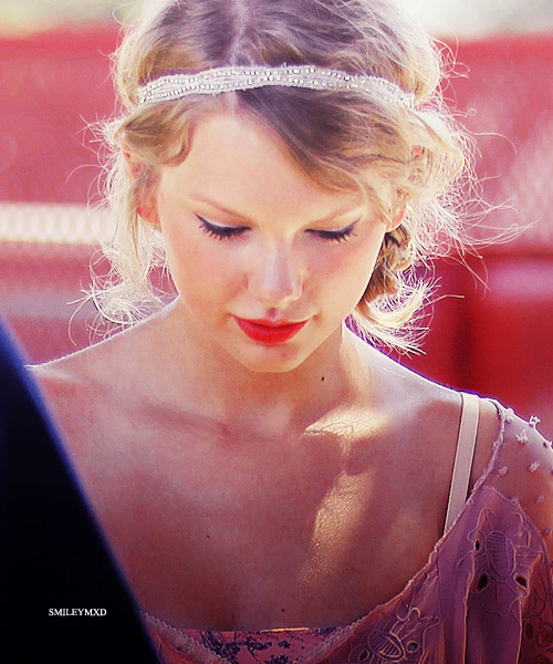 Taylor Swift - Page 9 Tumblr_lqu8vp1F0W1qej2kio1_500