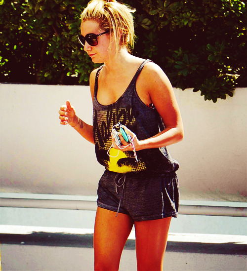 Ashley Tisdale[2] - Page 17 Tumblr_ltim14R8fF1qisnwco1_500