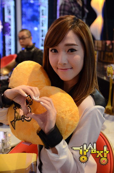 Jessica (Jessica Jung Sooyeon 제시카정수연) - Page 6 Tumblr_ltk39sXhSG1qitdj1o1_r1_500