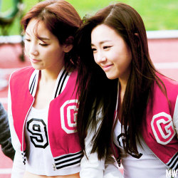 [PIC+VID+GIF][20/1/2012]∴♥∴ TaeNy ∴♥∴ Happy's Heaven ∴♥∴ Twinkle - Taeny Lấp Lánh - TaeTiSeo  ∴♥∴ - Page 19 Tumblr_lulcsiWrHn1qafgzno5_250