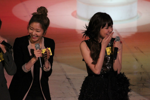 [IMG][111115] GaEun with Superstar K2 contestant Lee Boram. Tumblr_lups9ereFm1qg4gqxo2_500