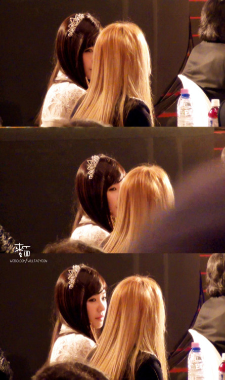 [PIC+VID][18/12/2011]×÷•.•´¯`•)» (HyoFany) «(•´¯`•.•÷×.HyoFany is the best~HyoFany DORKY COUPLE.  - Page 4 Tumblr_lv3ei5th7m1r4r62mo1_500