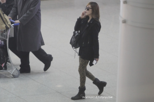 [PICS] SNSD @ Changi Airport || 28.11.11 Tumblr_lvef1zbhlj1r6bfmio2_500