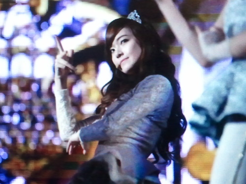 [PICS] SNSD @ JTBC perf || 01.12.11 Tumblr_lviw1bvYN41r79r0qo1_500