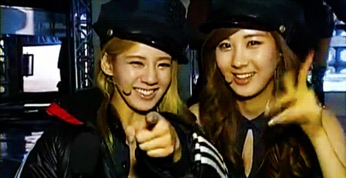 [PICS+GIFS][6/11/2011] ღ♥ღ(¯`HyoHyun´¯)ღ♥ღ Kim Chó♥Seo Mèo, Khu rừng xanh "Du côn cạp Ếch con" - Page 2 Tumblr_lwahkvbM6x1qh8dh2o8_r2_500