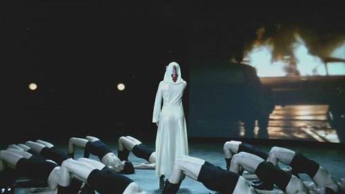 Videoclip >> "Marry the Night" [5] | +50 millones de visitas - Página 19 Tumblr_lwq5cxNhZJ1qcnhpwo1_500