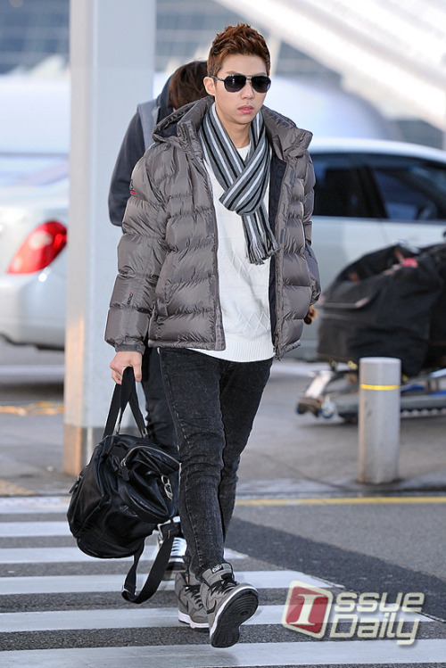 [OTHER] 120106 ZE:A in Incheon International Airport Tumblr_lxcwu43FVC1qgigrlo2_500