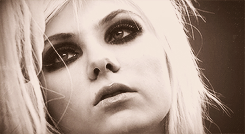 - Taylor Momsen - gif - Page 3 Tumblr_lxlhm6ow3N1qhqya5o6_250