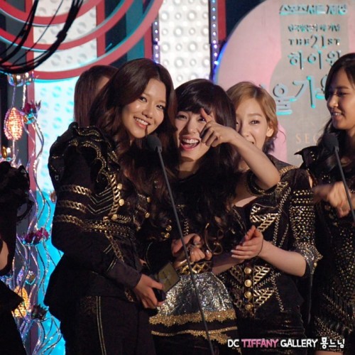 [GIF - PIC - VID][25/12/2011]♥SooFany is best♥SooFany☻Dorky couple☻ Tumblr_ly2wuiWm7q1qc9m5do1_500